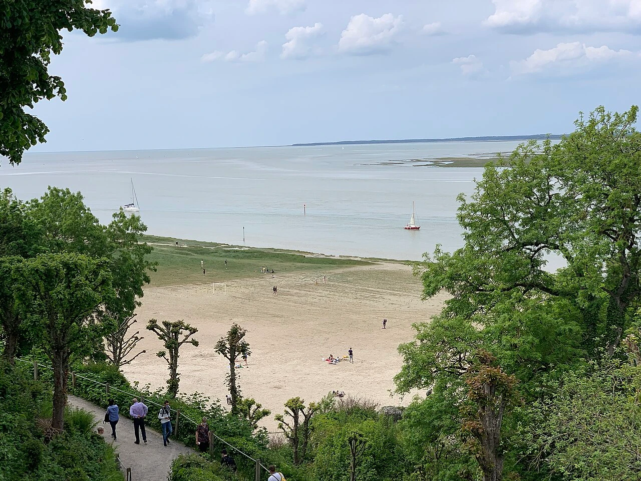 Le cap Hornu et les herbus de la Baie