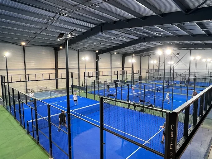 Padel indoor à Saint-Quentin-la-Motte-Croix-au-Bailly avec Cote & Sport 360